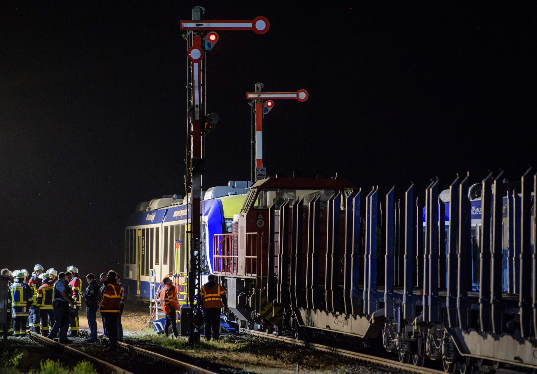 DOS MUERTOS Y 14 HERIDOS EN CHOQUE ENTRE DOS TRENES EN ALEMANIA RCR Peru