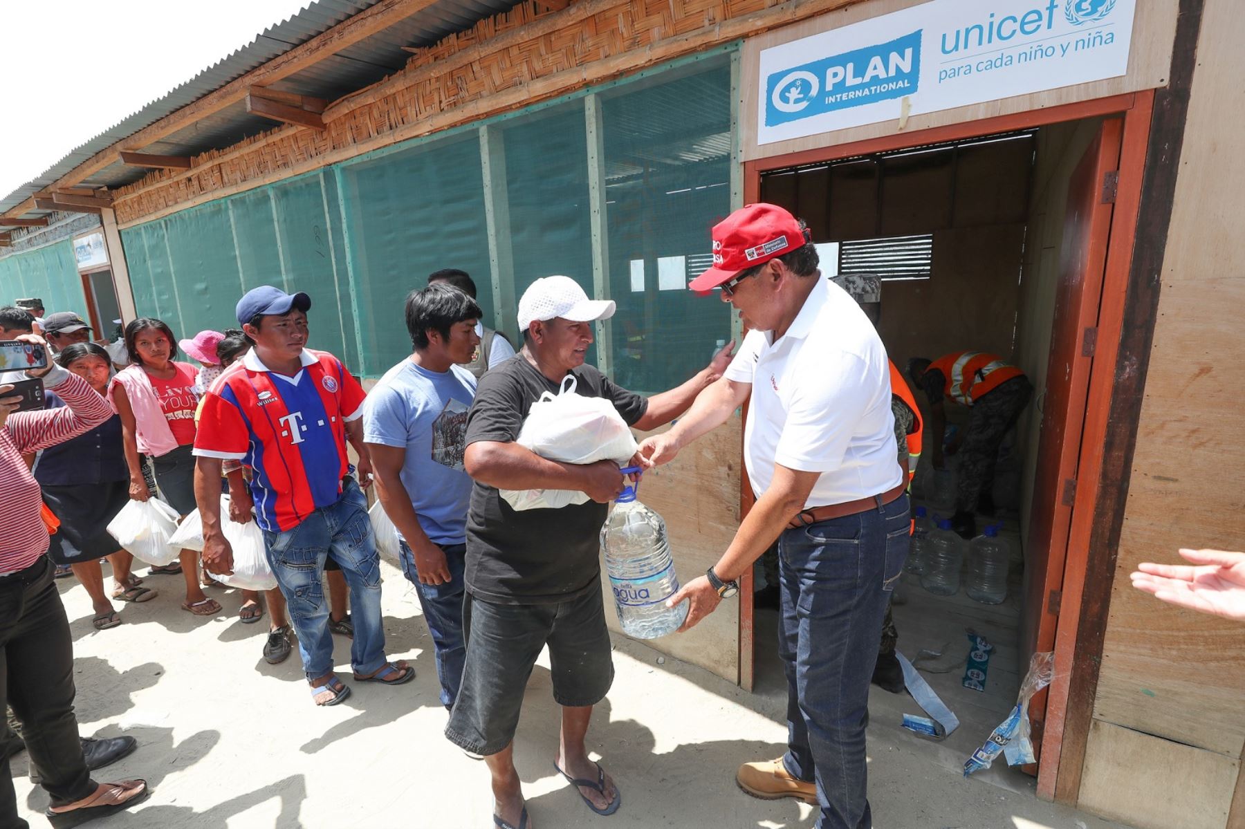ENTREGAN 10 TONELADAS DE AYUDA A POBLACIONES VULNERABLES DE PIURA – RCR ...