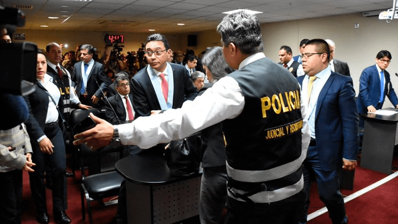 MANDAN A 18 MESES DE PRISIÓN A 14 EXÁRBITROS RCR Peru MANDAN A 18 MESES DE PRISIÓN A 14 EXÁRBITROS RCR Peru