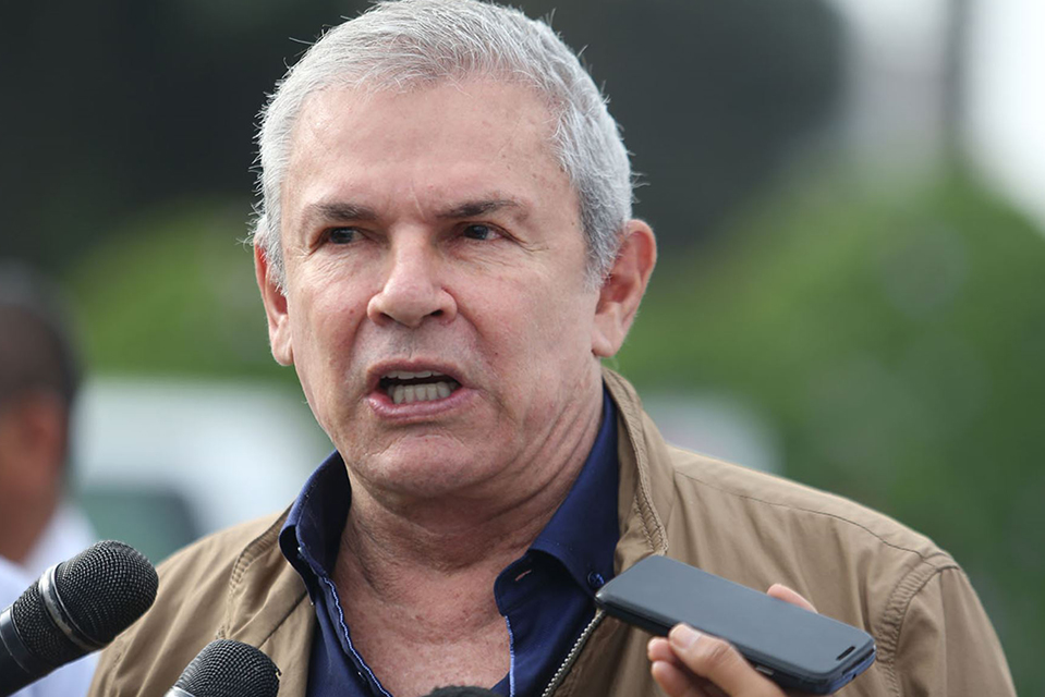 LUIS CASTAÑEDA LOSSIO FUE INTERNADO EN EL HOSPITAL REBAGLIATI RCR Peru