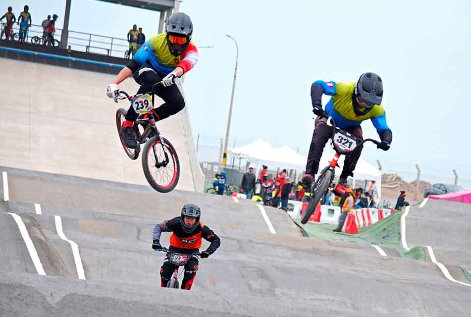 NIÑOS, JÓVENES Y ADULTOS BRILLARON EN EL CAMPEONATO NACIONAL BMX RACE – RCR  Peru