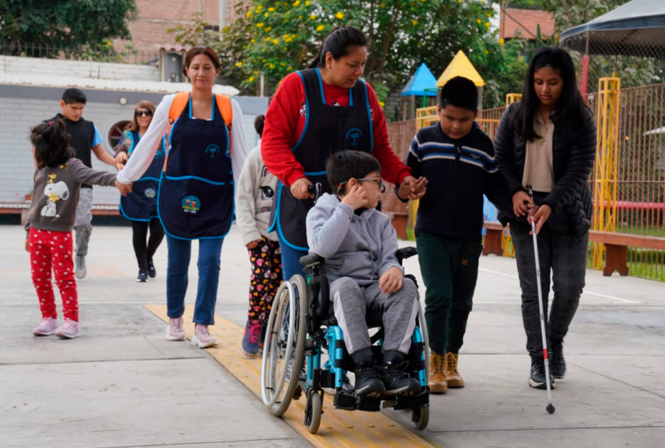 NIÑAS Y NIÑOS CON DISCAPACIDAD VISUAL Y MULTIDISCAPACIDAD PARTICIPARON EN SIMULACRO  NACIONAL JUNTO A 9 MILLONES DE ESCOLARES