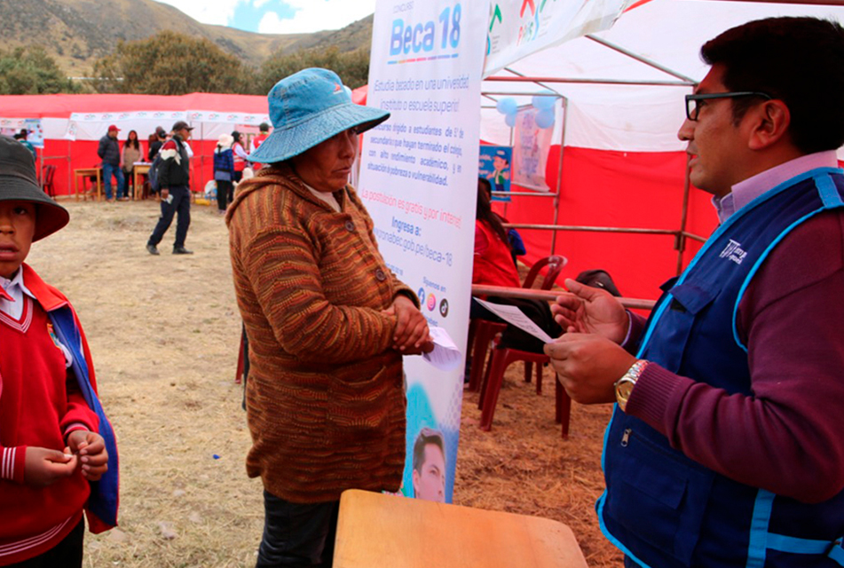 JÓVENES DE ESCASOS RECURSOS ACCEDERÁN A BECA 18 EN MÁS DE 490 TAMBOS DEL MIDIS