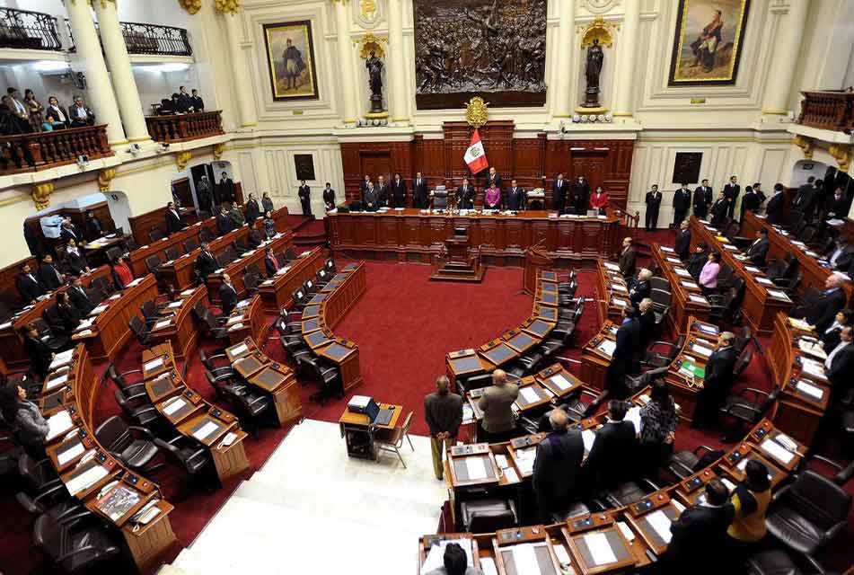 CADA CONGRESISTA BUSCA SU PROPIO INTERÉS