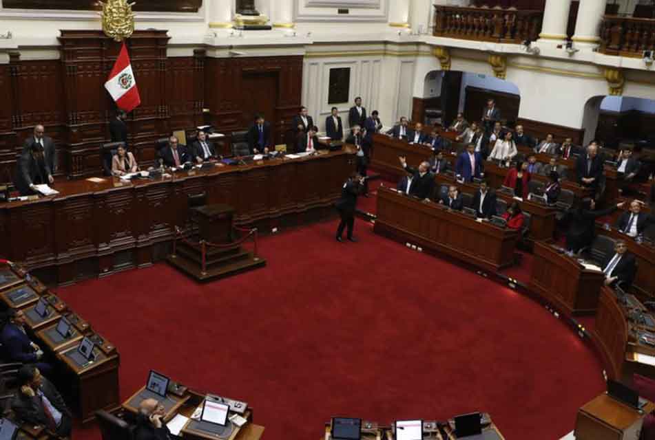 EL PERÚ ESTÁ PASANDO POR UN PROCESO DE DESCOMPOSICIÓN DE SU SISTEMA INSTITUCIONAL CAUSADA POR LA CORRUPCIÓN