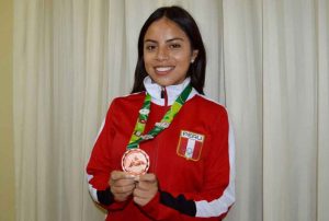 JACOBA GOICOCHEA FUE RECIBIDA EN CAJAMARCA TRAS GANAR MEDALLA EN SUCRE 2024