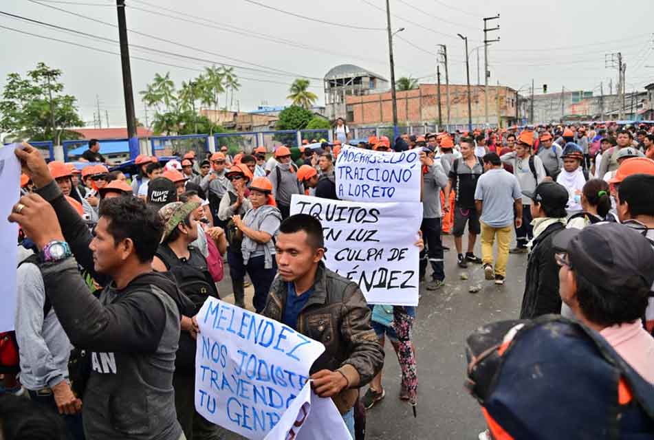 OBREROS DE CONSTRUCCIÓN SON DETENIDOS Y HERIDOS CON PERDIGONES POR PROTESTAR CONTRA ELECTRO ORIENTE POR CONSTANTES APAGONES EN IQUITOS