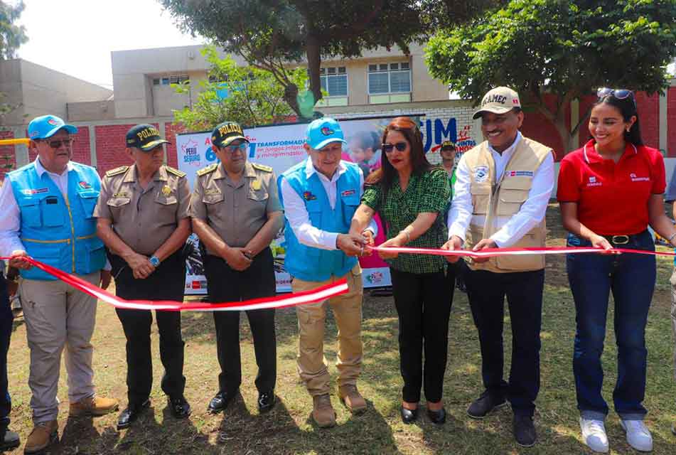 INAUGURAN MODERNO PARQUE CON MINI GIMNASIOS Y JUEGOS INFANTILES CON EL ACERO DE MÁS DE 6 MIL ARMAS FUNDIDAS