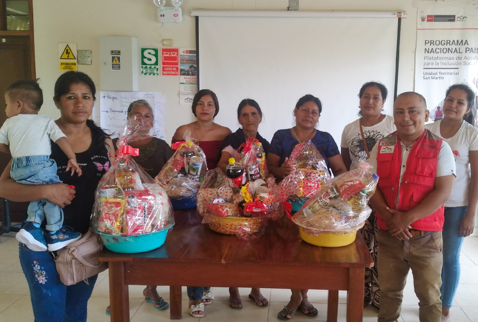 SAN MARTÍN: MADRES EJEMPLARES DE CENTROS POBLADOS DE PAJARILLO SON HOMENAJEADAS EN TAMBO DEL PROGRAMA PAIS