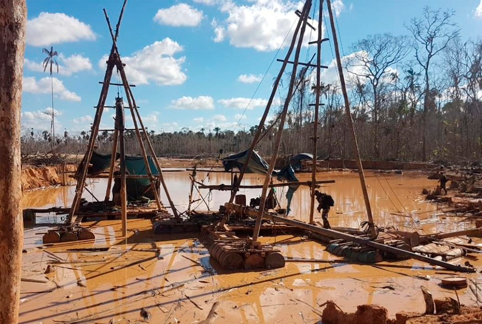 MINERÍA ILEGAL BUSCA SACAR A MINERAS FORMALES PARA OCUPAR SU LUGAR