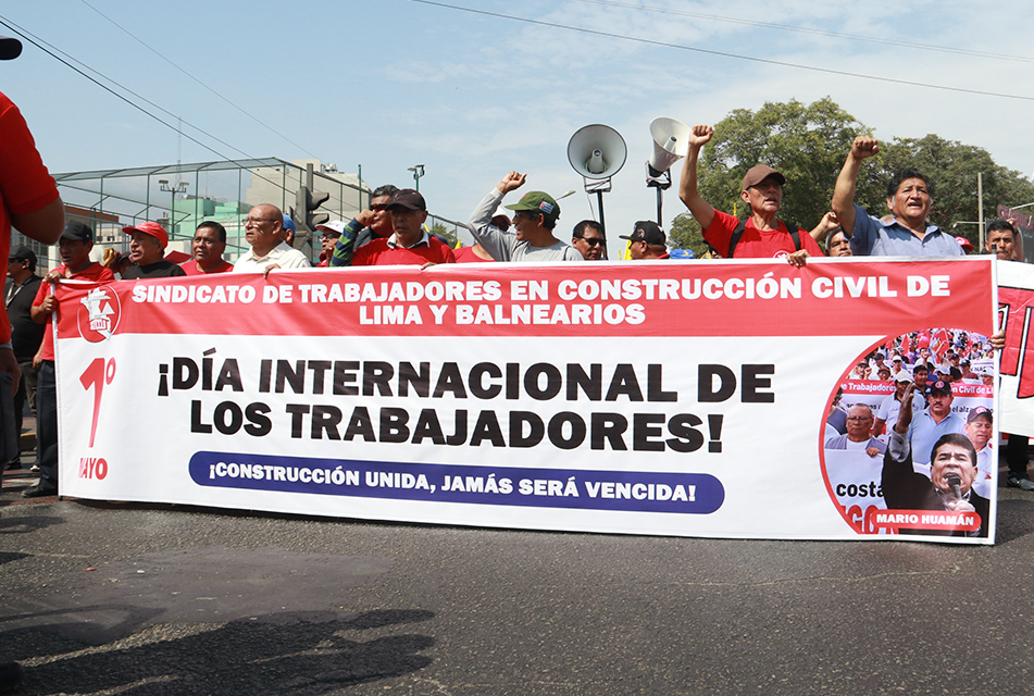 FTCCP Y CGTP MARCHARON POR LAS CALLES DE LIMA POR EL DÍA DEL TRABAJO