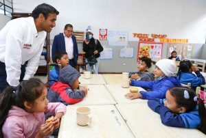 QALI WARMA SUPERVISA PILOTO DEL SERVICIO ALIMENTARIO ESCOLAR  “COMIDA CALIENTE” EN COLEGIO DE BARRIOS ALTOS