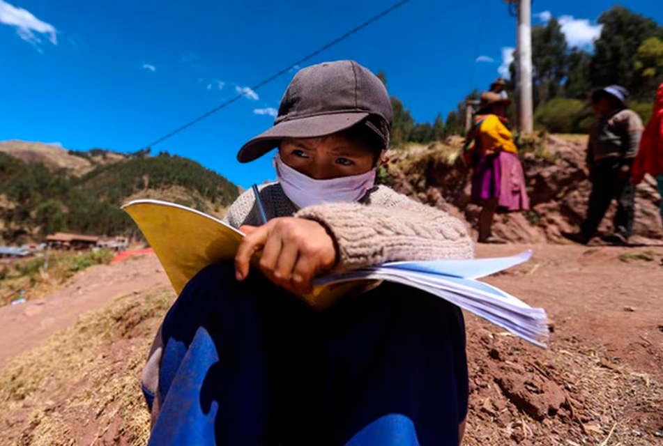 “AL GOBERNADOR REGIONAL Y A LOS ALCALDES DEL CUSCO NO LES INTERESA LA EDUCACIÓN”