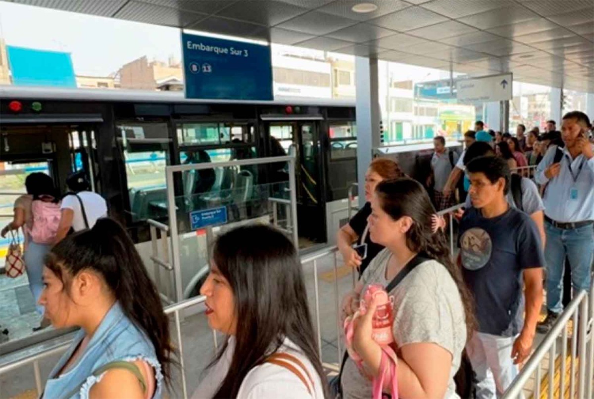 METROPOLITANO: SERVICIO FUNCIONA NORMAL EN AVENIDA BOLIVIA CON ALFONSO UGARTE