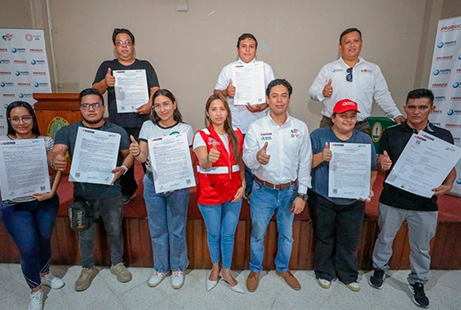 LORETO: SANIPES ENTREGA 14 TÍTULOS HABILITANTES A OPERADORES DE LA PESCA Y LA ACUICULTURA PARA DINAMIZAR EL COMERCIO DE PRODUCTOS HIDROBIOLÓGICOS