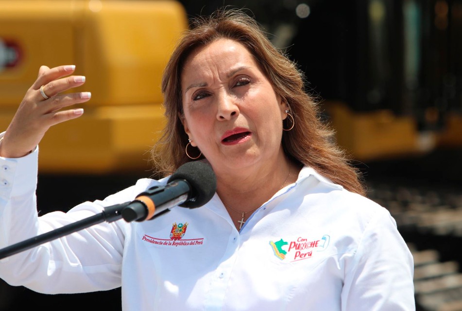 CÉSAR ZAMORA: “DINA BOLUARTE GOBIERNA CON UNA COLLERA MEDIOCRE SIN APERTURA NI LIDERAZGO”