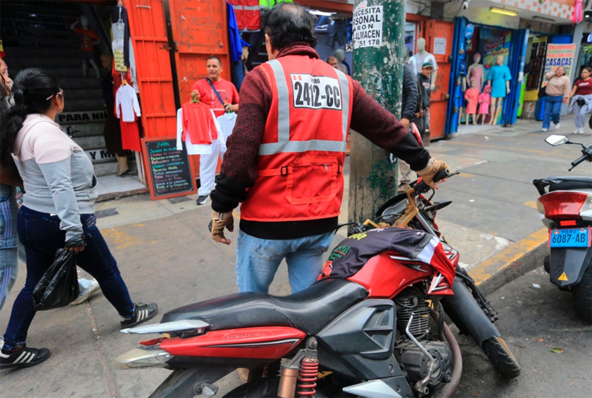 MOTOCICLISTAS SE OPONEN A NORMATIVA QUE LOS OBLIGA A USAR CASCO CERTIFICADO Y CHALECOS