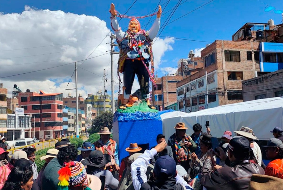 PUNO CELEBRÓ FIESTA DE LA SANTÍSIMA LAS CRUCES Y LA TRADICIONAL FERIA DE LAS ALASITAS 2025