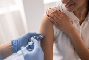 AFIRMAN QUE VACUNA CONTRA EL VPH PUEDE RECIBIRSE HASTA UN DÍA ANTES DE QUE LOS ADOLESCENTES CUMPLAN 19 AÑOS