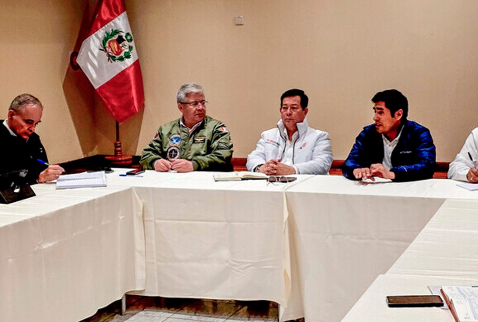 PREMIER EDUARDO ARANA SE REUNIÓ CON AUTORIDADES DE CAJAMARCA PARA ARTICULAR ACCIONES CONTRA LA MINERÍA ILEGAL