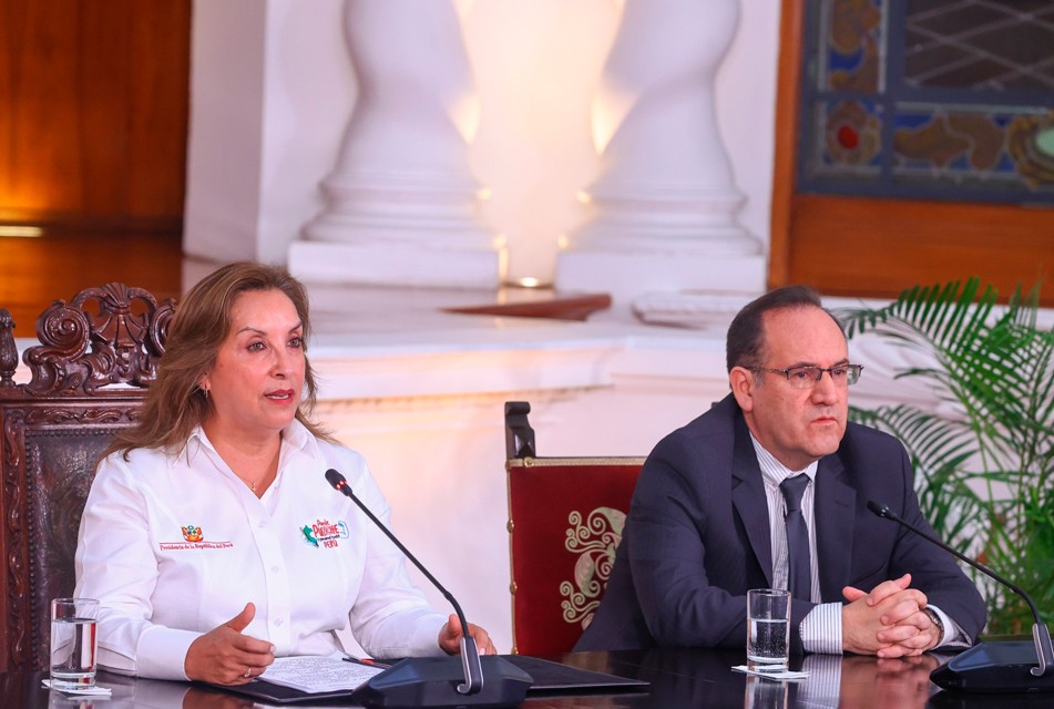 GOBIERNO EXTINGUIRÁ 14 PROGRAMAS DE INFRAESTRUCTURA Y AHORRARÍA S/ 4 000 MILLONES 