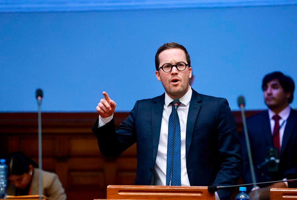 ALEJANDRO CAVERO: “ADRIANZÉN DEBE IRSE POR SU INOPERANCIA E INCOMPETENCIA EN EL CARGO”