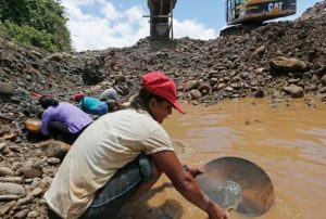 AFIRMAN QUE MÁS DEL 70 % DE PEQUEÑOS MINEROS QUE OPERAN EN CAJAMARCA SON ILEGALES