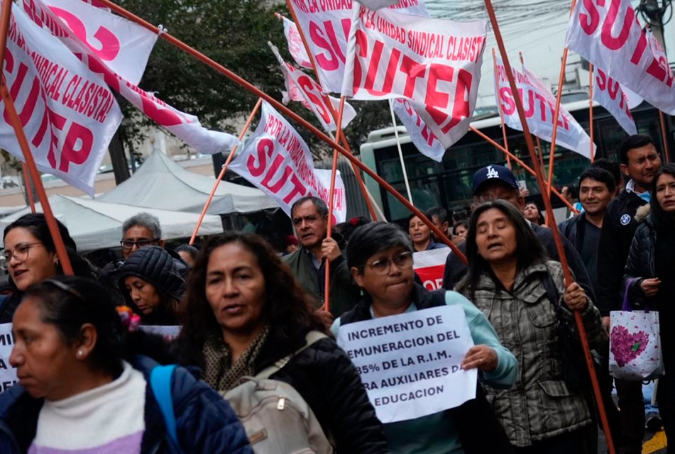 SUTEP DESTACA EL ROL DE LAS DOCENTES EN LAS AULAS, EL HOGAR Y LA LUCHA SINDICAL POR EL DÍA DE LA MADRE
