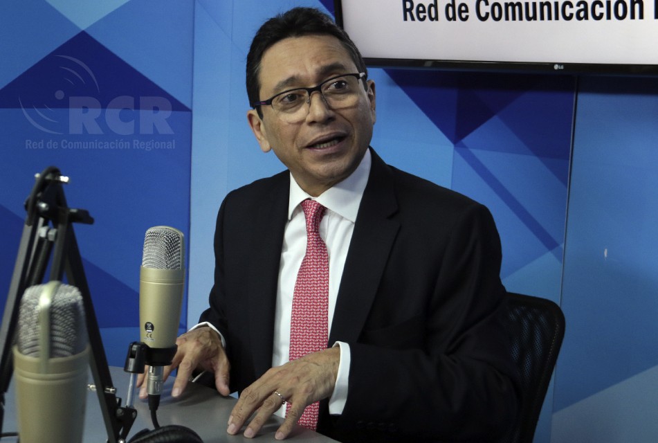 RESOLUCIÓN QUE SUSPENDE A BENAVIDES ES INSOSTENIBLE PERO LA CUMPLIRÁN