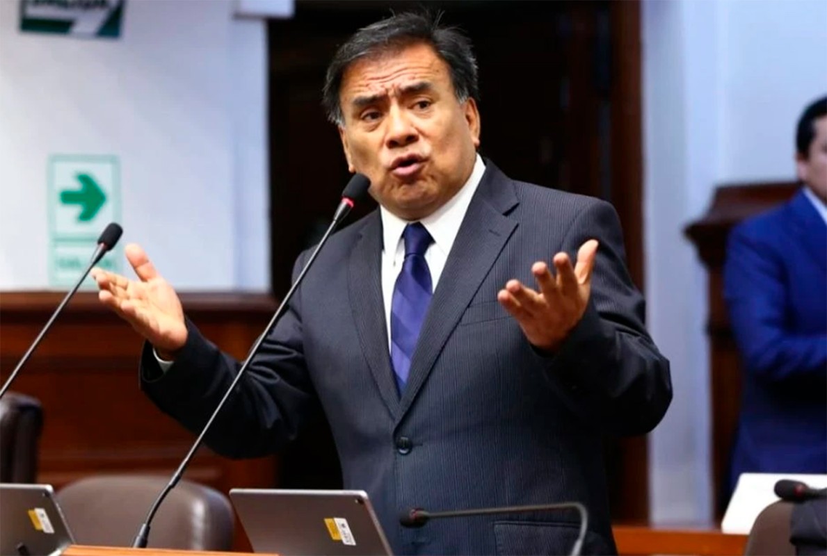 EL EXCONGRESISTA, JAVIER VELAZQUEZ, PROPUSO SUSPENDER LA SEMANA DE REPRESANTACIÓN PARA LOS CONGRESISTAS