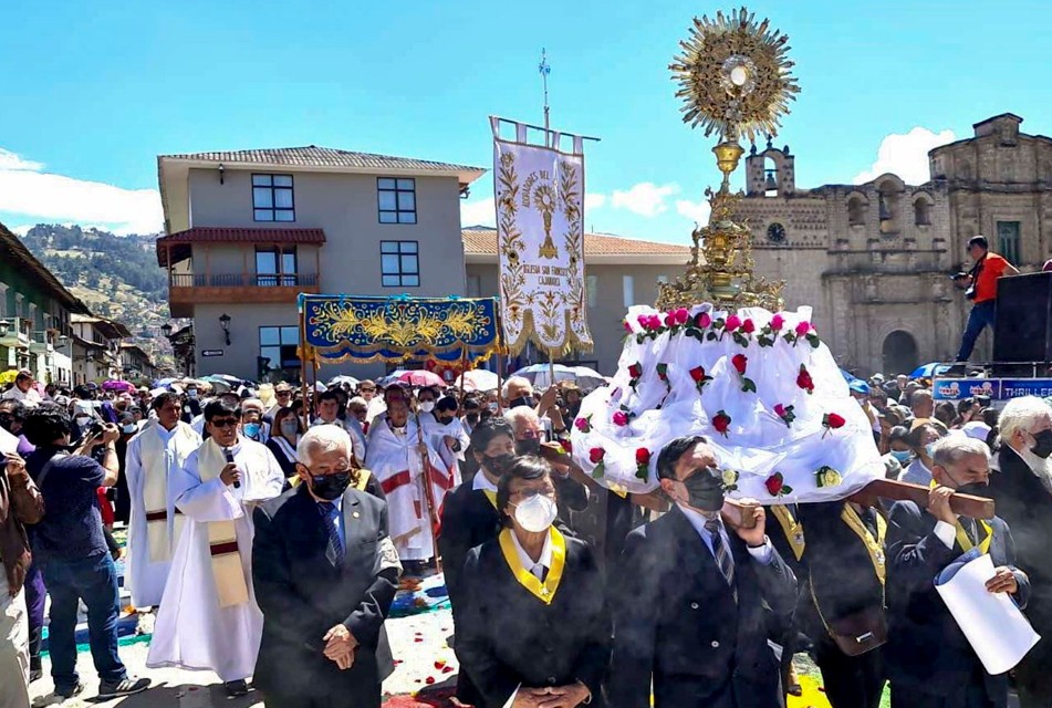 DESTACAN MASIVA PRESENCIA EN PROCESIÓN DEL CORPUS CHRISTI EN CAJAMARCA