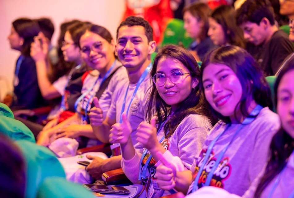 CUATRO EMPRESAS DEL SECTOR MINERO AUSPICIAN PARTICIPACIÓN DE BECARIOS DEL PRONABEC EN CADE UNIVERSITARIO 2025