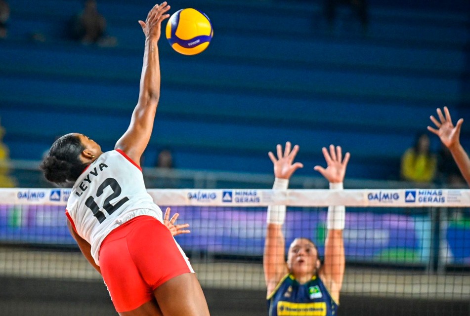 COPA AMÉRICA FEMENINA DE VÓLEY : 32 AÑOS DESPUÉS PERÚ VENCE A BRASIL EN SU PROPIA CASA