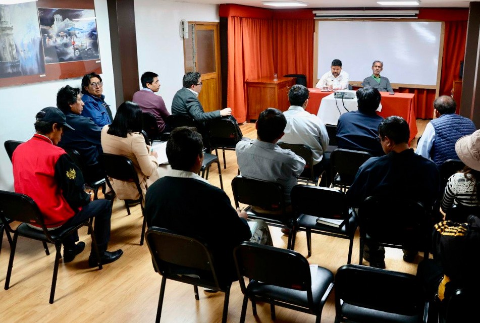 MINEM Y MINEROS ARTESANALES ACUERDAN AGILIZAR PROCESO DE FORMALIZACIÓN EN AREQUIPA