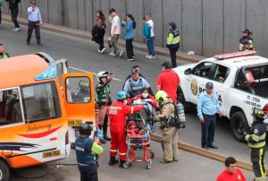 TRES FALLECIDOS Y 17 HERIDOS DEJA CHOQUE ENTRE CÚSTER Y BUS DEL METROPOLITANO