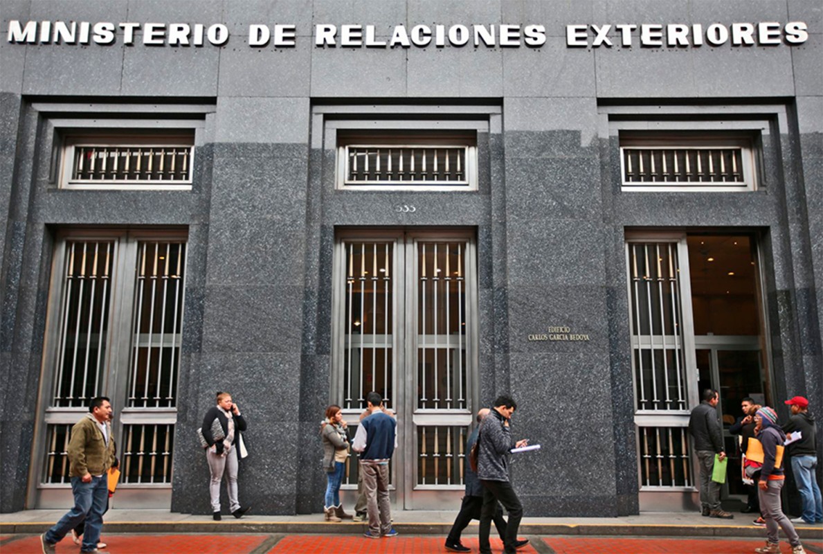 EMBAJADOR ADVIERTE QUE LOS CONSTANTES CAMBIOS DE CANCILLER IMPIDEN UNA POLÍTICA EXTERIOR DE ESTADO
