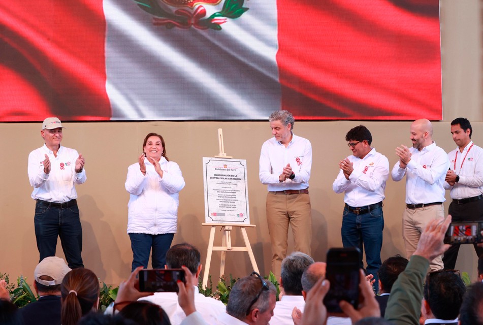 GOBIERNO INAUGURA EN AREQUIPA LA PLANTA SOLAR MÁS GRANDE DEL PERÚ QUE BENEFICIARÁ A MÁS DE 440 MIL FAMILIAS