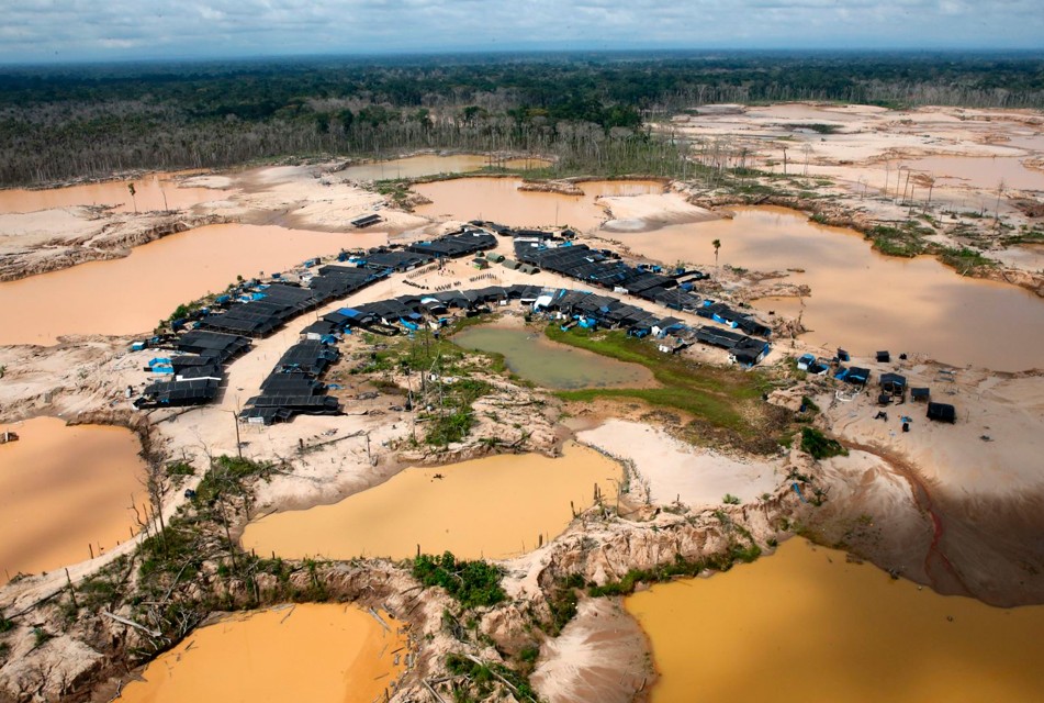 DENUNCIAN QUE EN MADRE DE DIOS MUERE UNA PERSONA AL DÍA POR MINERÍA ILEGAL