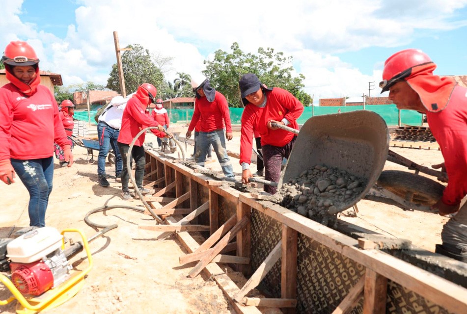 LLAMKASUN PERÚ: MINISTRO DE TRABAJO SUPERVISÓ CONSTRUCCIÓN DE PARQUE LA MERCED DE NESHUYA