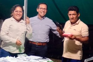 PROYECTO EL ALGARROBO ENTREGA 150 LENTES A VECINOS DE TAMBOGRANDE