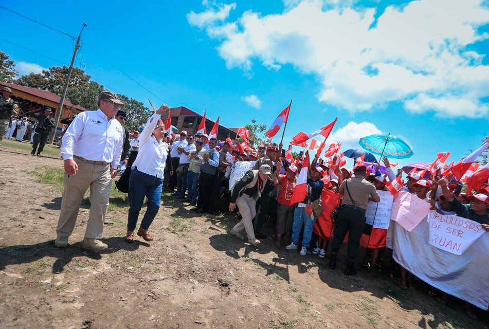POBLADORES DE SANTA ROSA EN LORETO ESPERAN CONCRECIÓN DE OFRECIMIENTOS DE DINA BOLUARTE