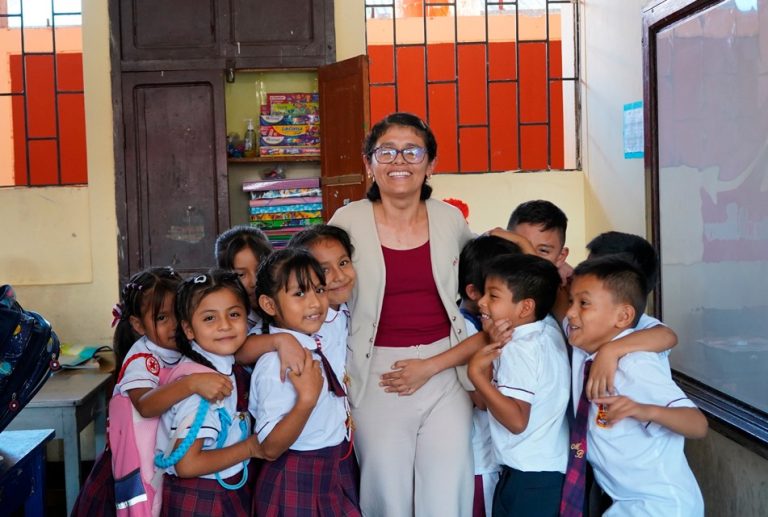 MAESTRA HUANUQUEÑA ES RECONOCIDA COMO LA MEJOR LECTORA DEL MES DE ABRIL