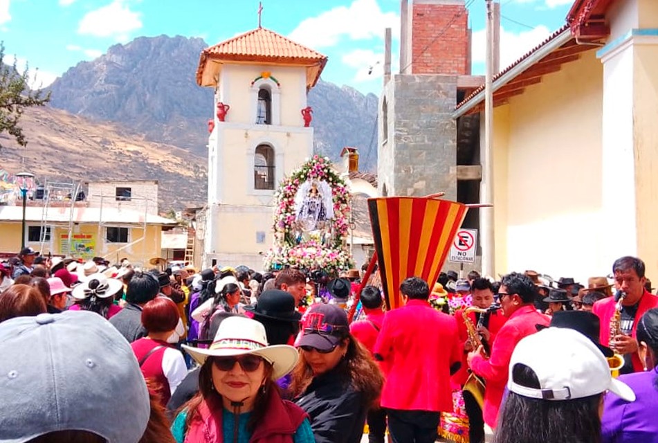 OYÓN: CENTENARES DE DEVOTOS ACOMPAÑARON LAS ANDAS DE LA SANTISIMA VIRGEN DE LA ASUNCIÓN