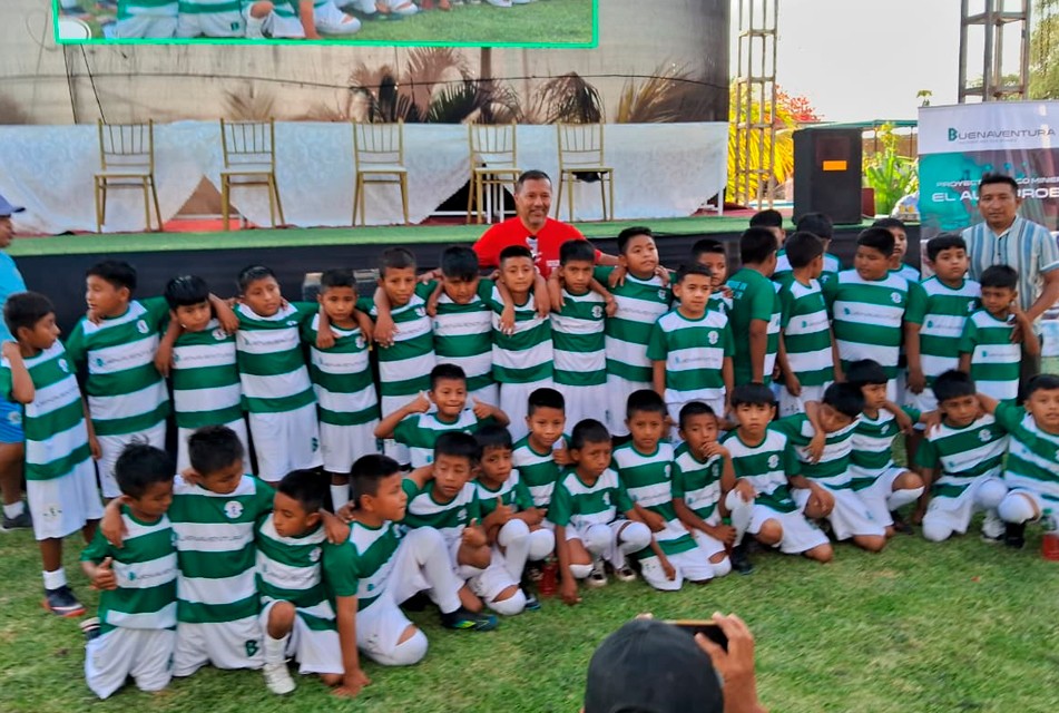 BUENAVENTURA INAUGURA ACADEMIA DEPORTIVA EN TAMBOGRANDE CON LA PRESENCIA DE ROBERTO “EL CHORRILLANO” PALACIOS