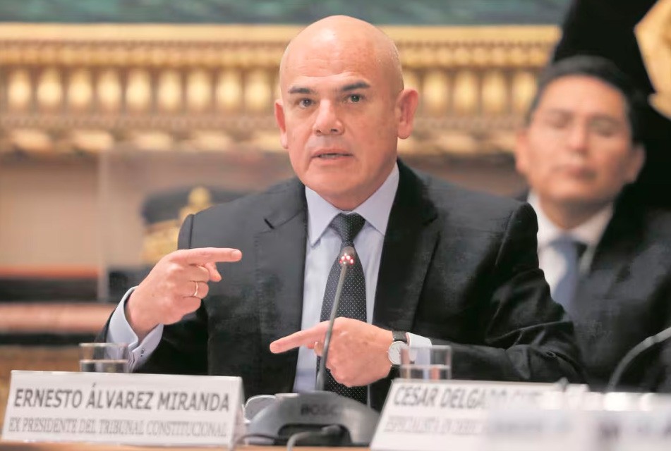 ERNESTO ÁLVAREZ: "LA INASISTENCIA DE ESPINOZA ANTE LA JNJ ES UNA ACTITUD VERGONZOSA"