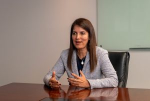 JULIA TORREBLANCA: “UN RETRASO DE CUATRO AÑOS EN UN PROYECTO MINERO PUEDE COSTAR S/12.000 MILLONES”