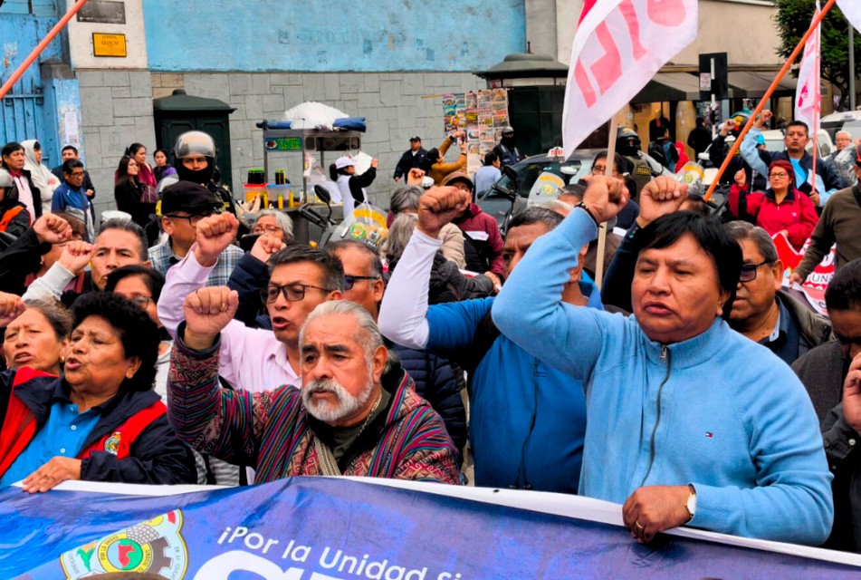 CONGRESO APRUEBA LEY QUE ASEGURA PENSIÓN DIGNA PARA MÁS DE 160 MIL DOCENTES CESANTES Y JUBILADOS