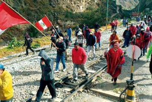 ENFRENTAMIENTOS EN CORIHUAYRACHINA HA PARALIZADO EL TURISMO EN MACHU PICCHU