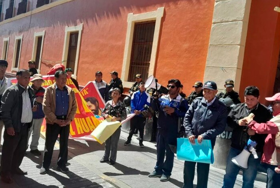 DOCENTES DEL SUTEP EN AYACUCHO ANUNCIAN PARO ANTE INCUMPLIMIENTO DEL PRESUPUESTO ASIGNADO AL SECTOR EDUCACIÓN POR EL GOBIERNO