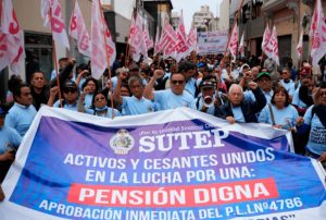 SUTEP INSTA PROMULGAR LEY QUE AUMENTA PENSIONES DOCENTES CESANTES Y JUBILADOS